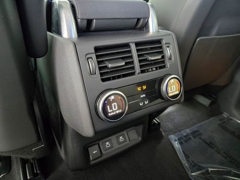 Certified 2025 Land Rover Discovery Dynamic SE AWD/4WD image 13