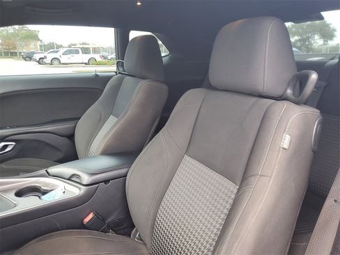 Used 2021 Dodge Challenger SXT image 9