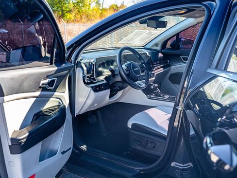 Used 2024 Kia Sportage EX image 17