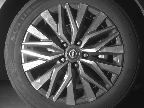 Used 2025 Nissan Altima 2.5 SV image 13