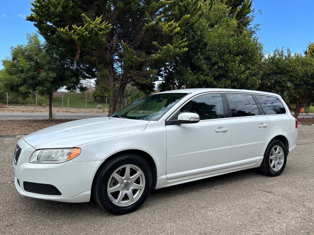 Used 2008 Volvo V70 FWD image 4