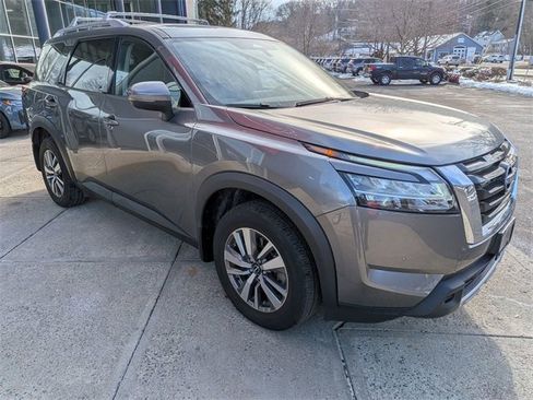 Certified 2024 Nissan Pathfinder SL image 1