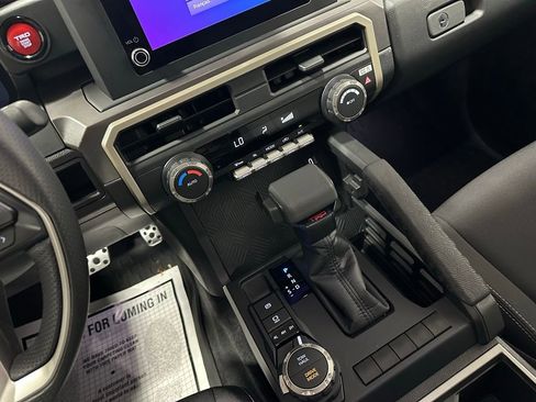 Used 2025 Toyota Tacoma TRD Sport image 38