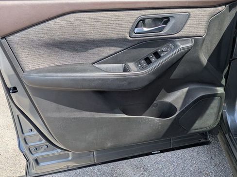 Used 2023 Nissan Rogue SV image 10