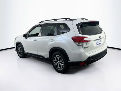 Used 2022 Subaru Forester Premium image 7