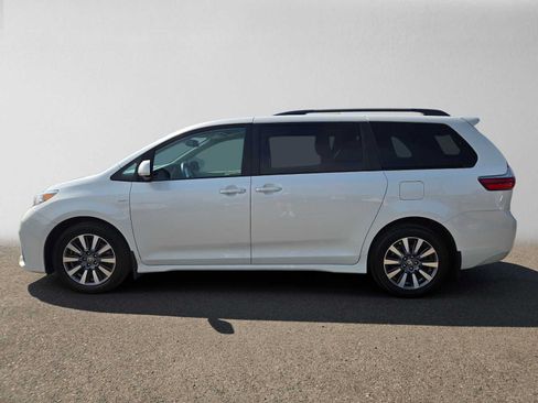 Used 2020 Toyota Sienna XLE w/ XLE Navigation Package AWD/4WD image 7