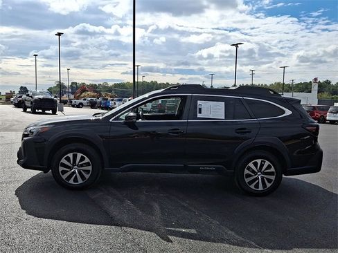 Used 2023 Subaru Outback Premium image 8
