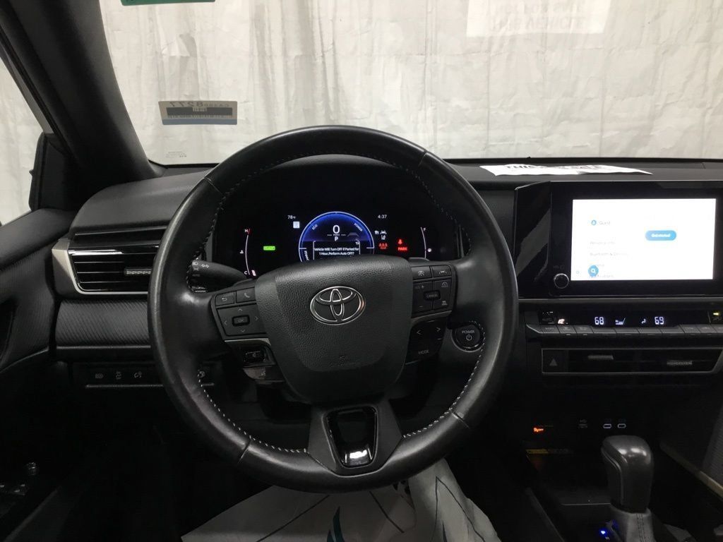 Used 2025 Toyota Camry SE FWD image 30