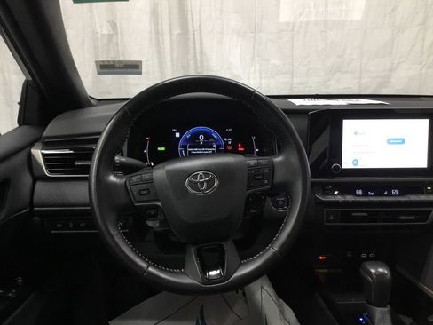 Used 2025 Toyota Camry SE FWD image 30