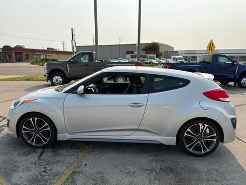 Used 2016 Hyundai Veloster Turbo FWD image 9