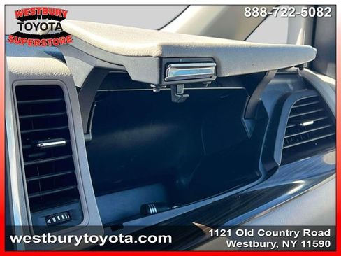 Used 2015 Toyota Sienna XLE w/ XLE Navigation Package image 34