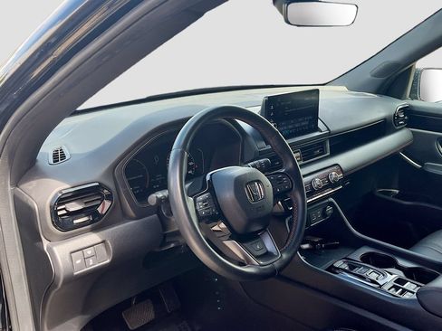 Used 2025 Honda Pilot TrailSport image 9