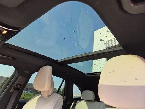 Used 2026 Mercedes-Benz GLC 300 4MATIC image 9