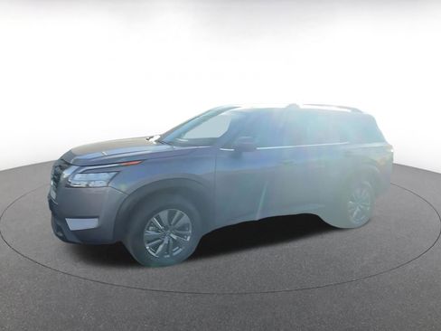 Used 2025 Nissan Pathfinder SV image 8