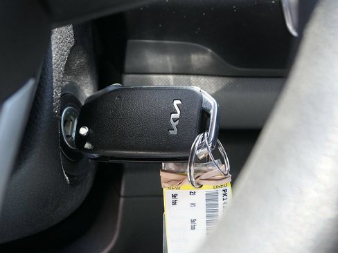 Used 2023 Kia Seltos LX AWD/4WD image 16