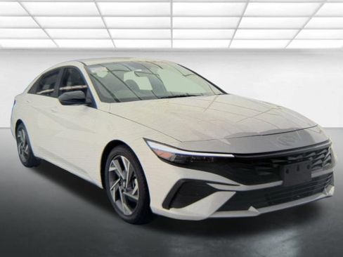 Used 2025 Hyundai Elantra Sport FWD image 1