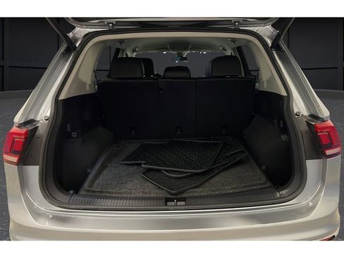 Used 2024 Volkswagen Tiguan SE AWD/4WD image 25