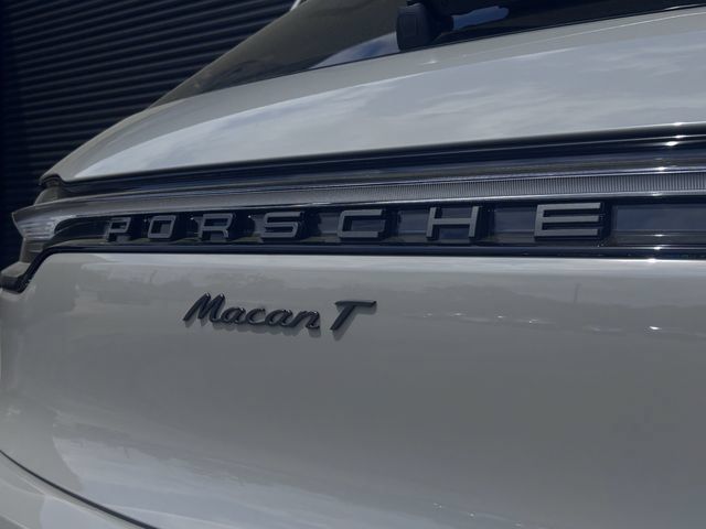 Certified 2026 Porsche Macan Turbo AWD/4WD image 28