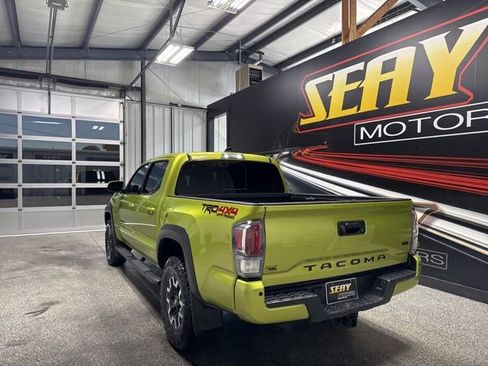 Used 2023 Toyota Tacoma TRD Off-Road w/ Technology Package AWD/4WD image 17