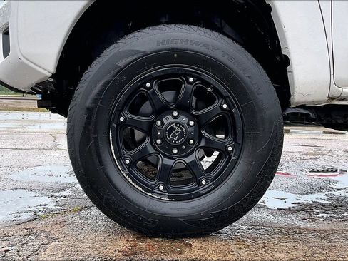 Used 2014 Toyota Tacoma PreRunner w/ SR5 Package RWD image 30