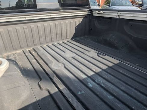 Used 2020 Nissan Titan SV w/ SV Convenience Package RWD image 12