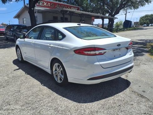 Used 2018 Ford Fusion SE FWD image 5
