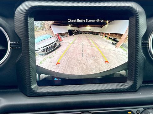 Used 2023 Jeep Wrangler Unlimited Sahara w/ Cold Weather Group image 15