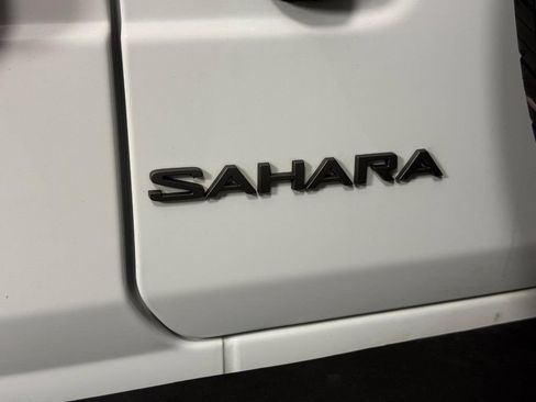 Used 2025 Jeep Wrangler Unlimited Sahara AWD/4WD image 6