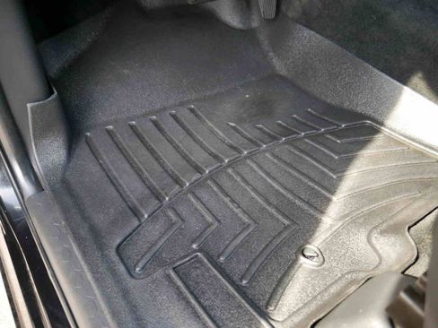 Used 2011 RAM 2500 Laramie w/ Protection Group image 30