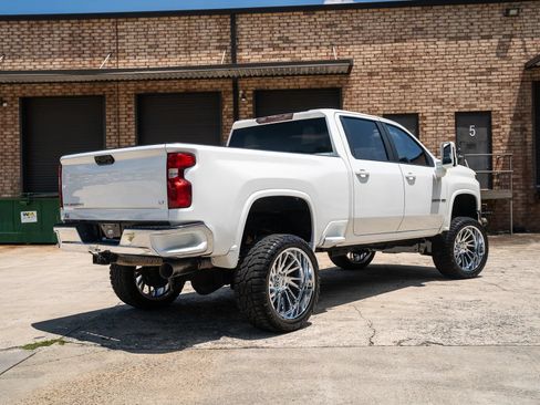 Used 2021 Chevrolet Silverado 2500 LT w/ Z71 Off-Road Package AWD/4WD image 2
