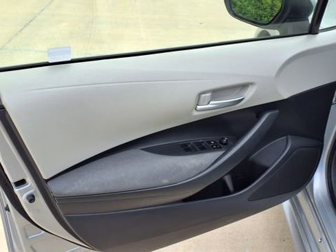 Used 2021 Toyota Corolla L FWD image 15