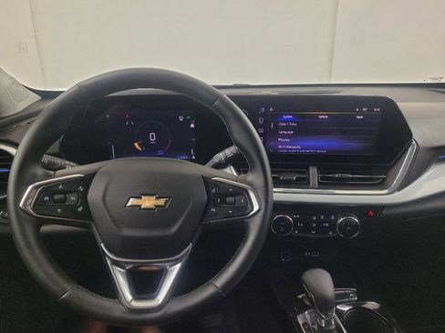 Used 2024 Chevrolet Trax LT w/ LT Convenience Package FWD image 22