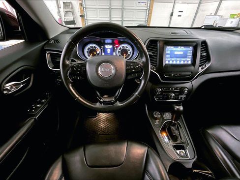 Used 2020 Jeep Cherokee Latitude Plus image 6