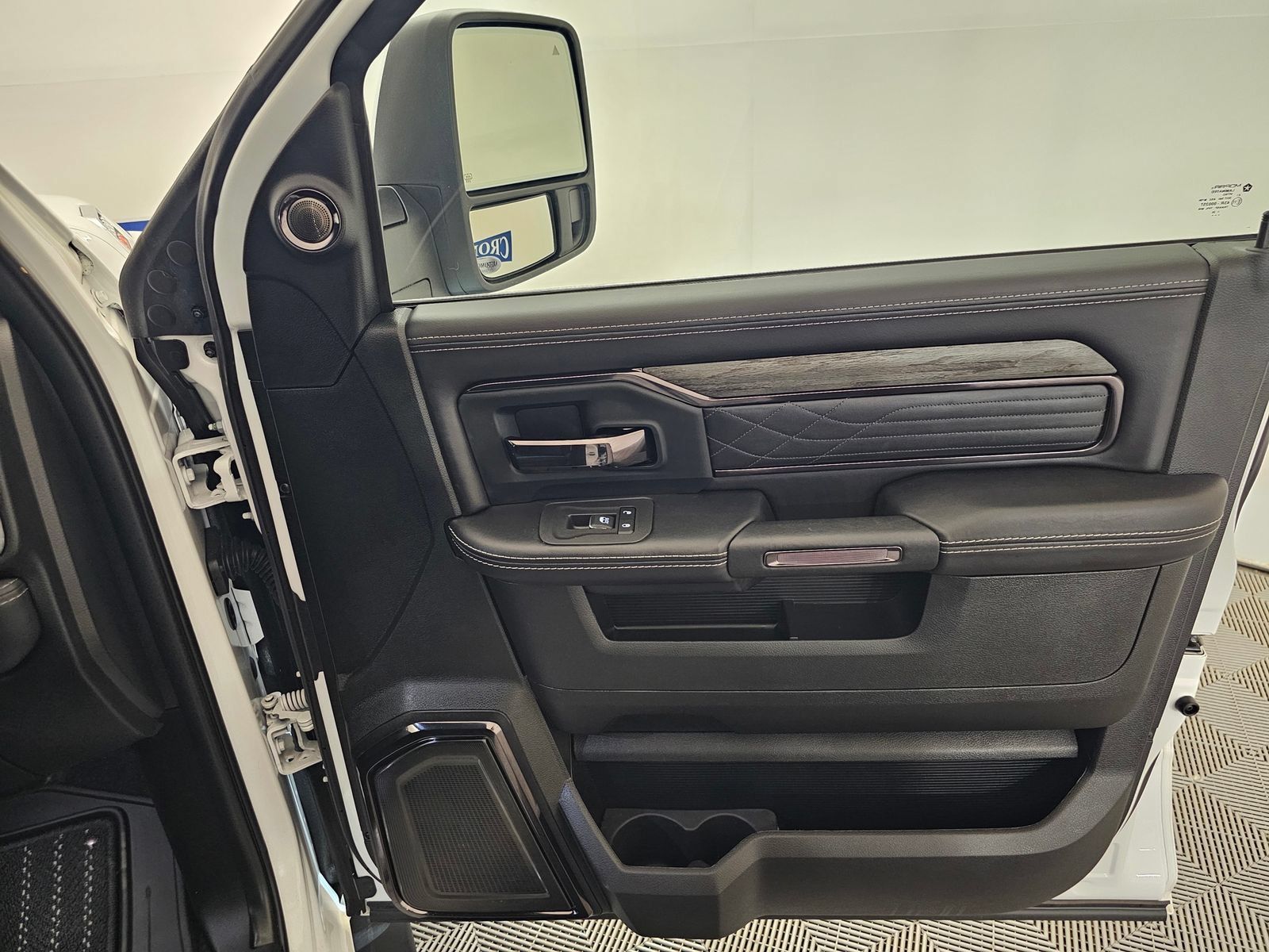 Used 2025 RAM 3500 Limited AWD/4WD image 33