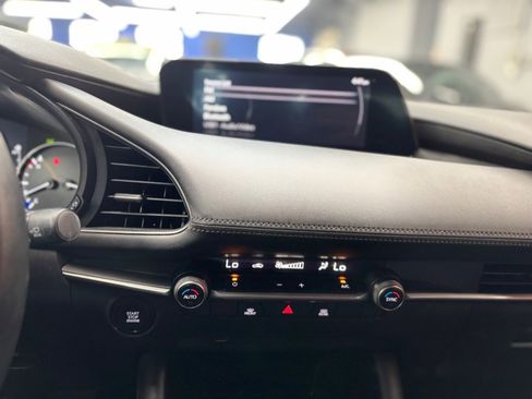 Used 2021 MAZDA MAZDA3 s image 24