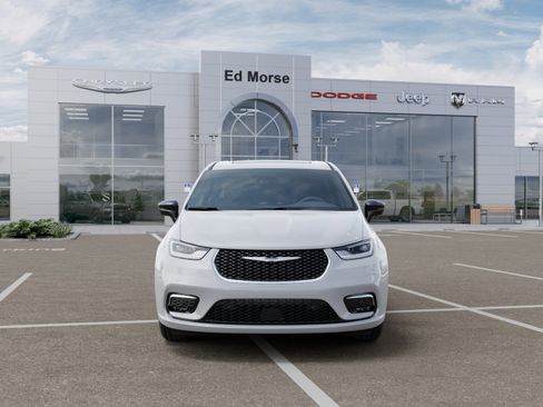 New 2026 Chrysler Pacifica Limited image 6