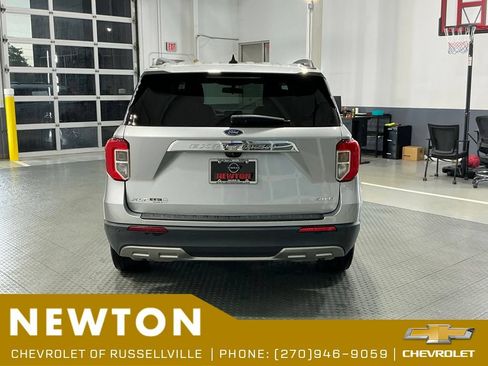 Used 2021 Ford Explorer XLT w/ Equipment Group 202A AWD/4WD image 5