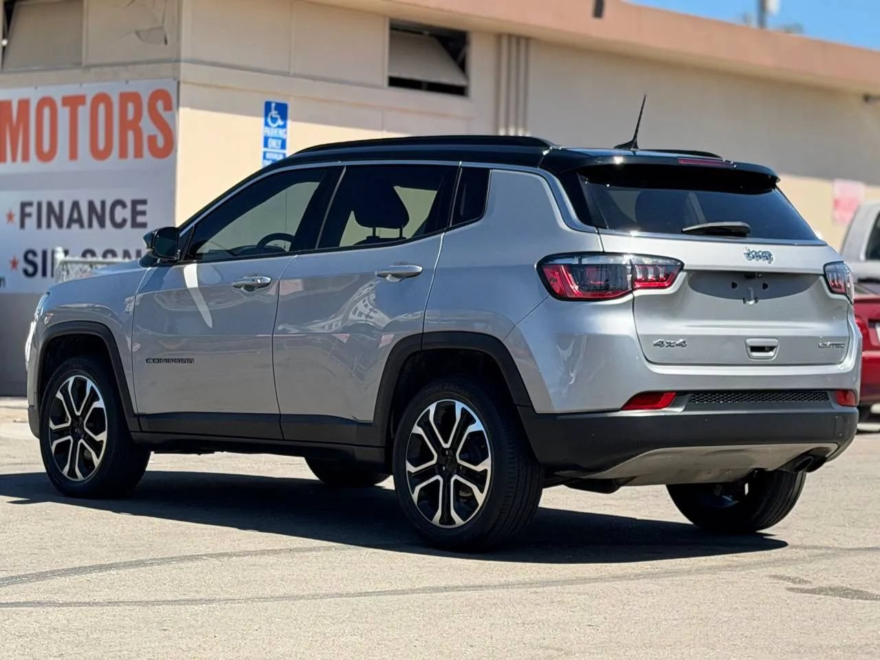 Used 2022 Jeep Compass Limited AWD/4WD image 11