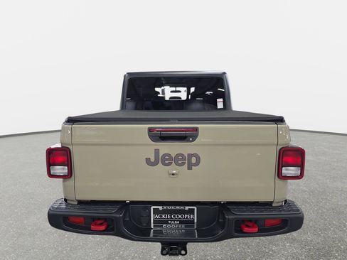 Used 2020 Jeep Gladiator Rubicon w/ Cold Weather Group AWD/4WD image 12