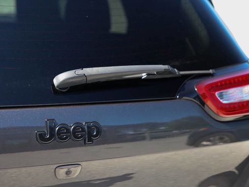Used 2017 Jeep Cherokee High Altitude AWD/4WD image 33