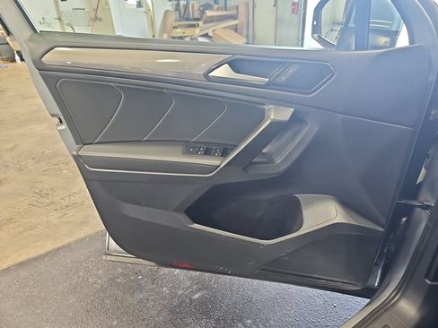 Used 2023 Volkswagen Tiguan SE w/ Panoramic Sunroof Package AWD/4WD image 26