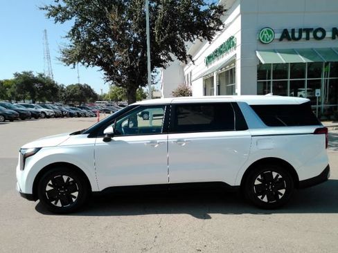 Used 2026 Kia Carnival LXS FWD image 12