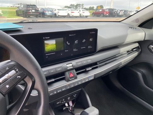 Used 2025 Kia K4 FWD image 23