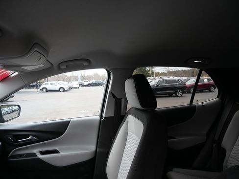 Used 2021 Chevrolet Equinox LT image 11