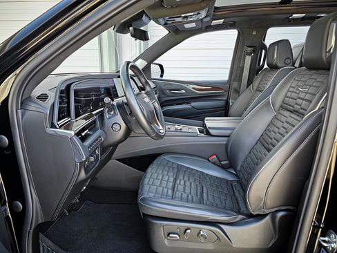 Used 2022 Cadillac Escalade Sport Platinum w/ LPO, ONYX Package AWD/4WD image 10