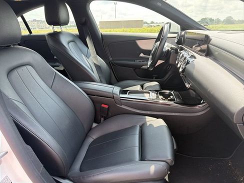 Used 2025 Mercedes-Benz CLA 250 image 13