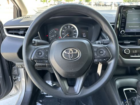 Used 2022 Toyota Corolla LE FWD image 18