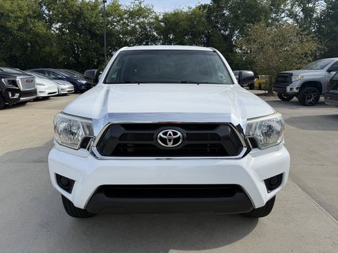 Used 2015 Toyota Tacoma PreRunner w/ SR5 Package RWD image 2