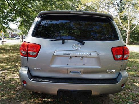 Used 2008 Toyota Sequoia SR5 image 8