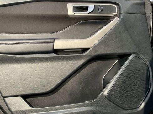 Used 2020 Ford Explorer XLT image 12